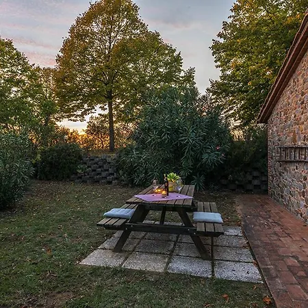 Agriturismo Podere Toscano Gospodarstwo agroturystyczne *
